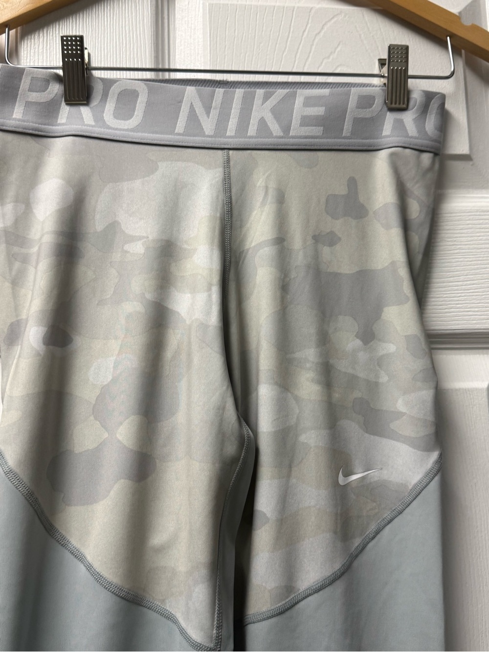 Nike Dri-FIT Light Gray Sport Tank and Leggings - Picture 9 of 12